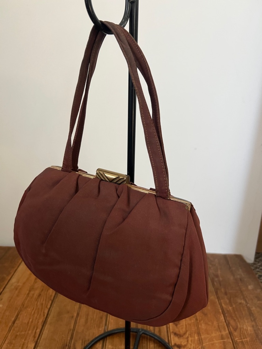Vintage 1960s Women's handbag Brown Fabric with Metal Clasp.